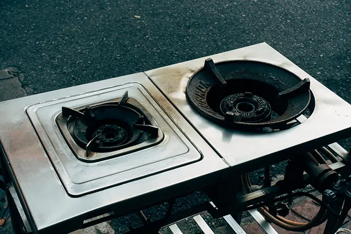 Electric oven with gas hob