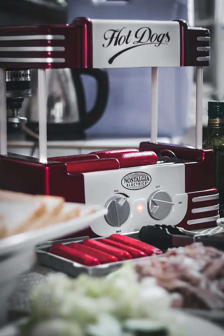 Electrical outlet for range hood